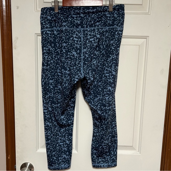 Puma Women’s Cropped Leggings | Blue Patterned Activewear L - Picture 2 of 5